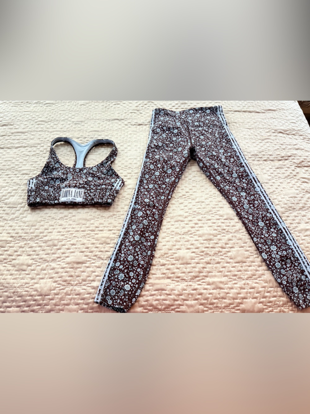 Lorna Jane Woman’s Leggings and Sports Bra Set Size Extra Small